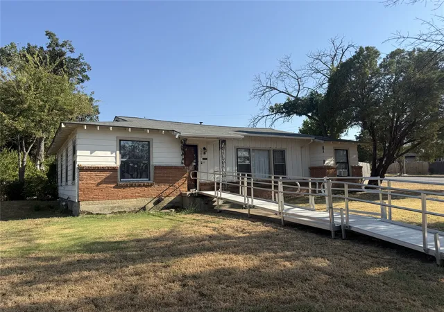 Photo 1 of Sale Pending at 5500 Purington Ave, Fort Worth, TX 76112 | MLS# 21375301 | Listing updated on 2026-09-29