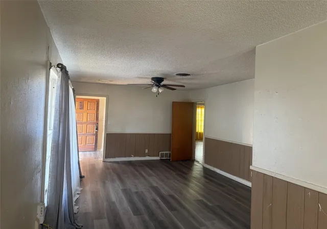 Photo 3 of Sale Pending at 5500 Purington Ave, Fort Worth, TX 76112 | MLS# 21375301 | Listing updated on 2026-09-29