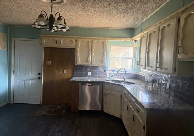 Photo 3 of Sale Pending at 5500 Purington Ave, Fort Worth, TX 76112 | MLS# 21375301 | Listing updated on 2026-09-29