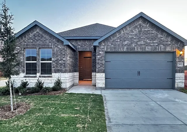 Photo 1 of Single family home for sale at 201 Van Horn Dr, Terrell, TX 75160 | MLS# 21375449 | Listing updated on 2026-10-02
