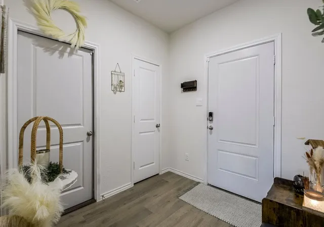 Photo 2 of Single family home for sale at 1110 Baldwin Ln, Ennis, TX 75119 | MLS# 21375436 | Listing updated on 2026-09-21