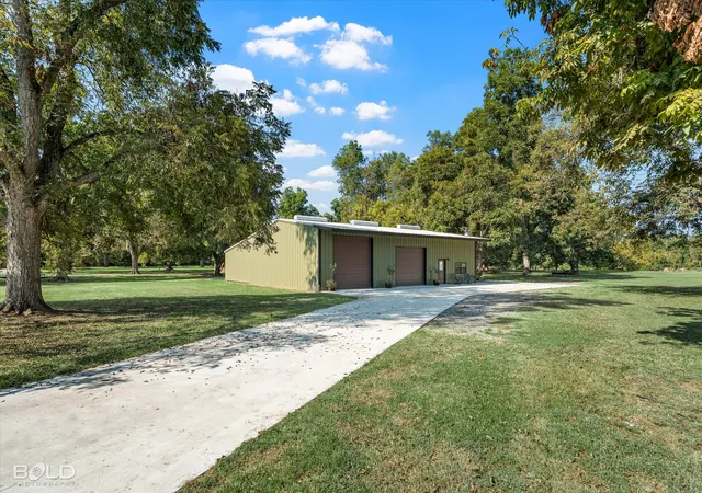 Photo 3 of Single family home for sale at 80 River Walk Dr, Bossier City, LA 71111 | MLS# 21375508 | Listing updated on 2026-09-30