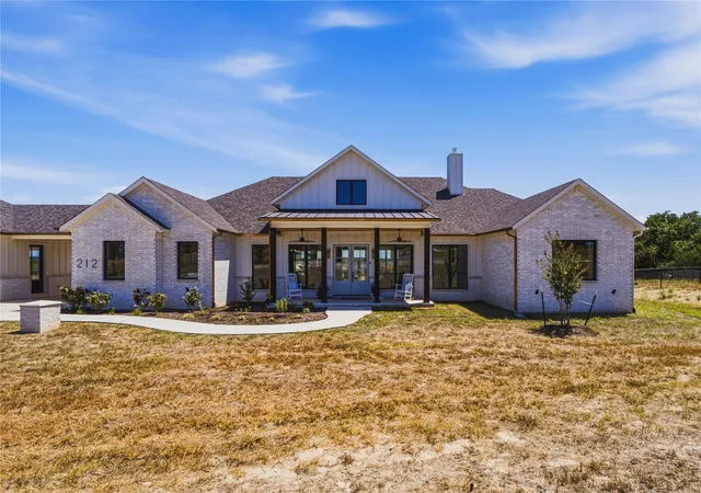 Photo 2 of Single family home for sale at 212 Dan Russell Bnd, Weatherford, TX 76087 | MLS# 21370278 | Listing updated on 2026-09-30