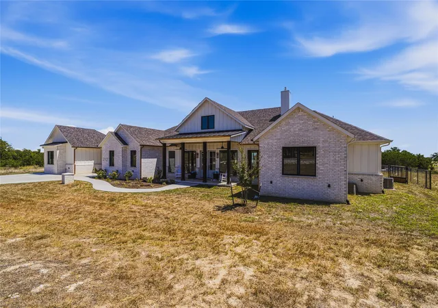 Photo 3 of Single family home for sale at 212 Dan Russell Bnd, Weatherford, TX 76087 | MLS# 21370278 | Listing updated on 2026-09-30