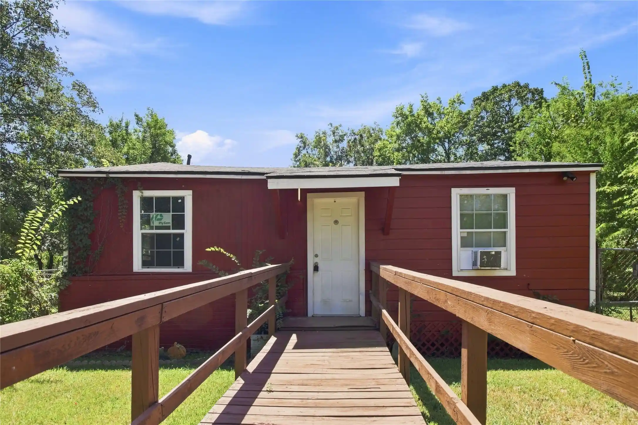 Single family home for sale at 1707 Dakar St, Shreveport, LA 71107 | MLS# 21375549