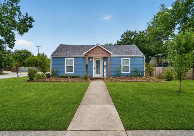 Single family home for sale at 5712 Dana Dr, Haltom City, TX 76117 | MLS# 21375555