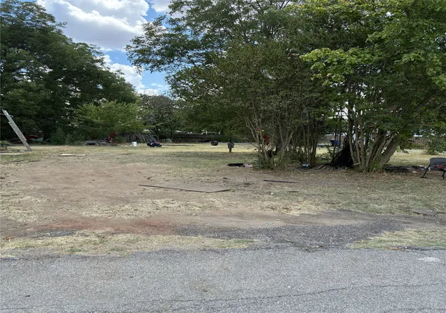 Photo 1 of Land for sale at 105 Texas St, Pottsboro, TX 75076 | MLS# 21375565 | Listing updated on 2026-09-21