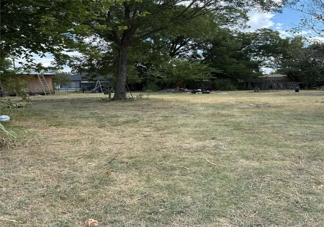 Photo 2 of Land for sale at 105 Texas St, Pottsboro, TX 75076 | MLS# 21375565 | Listing updated on 2026-09-21
