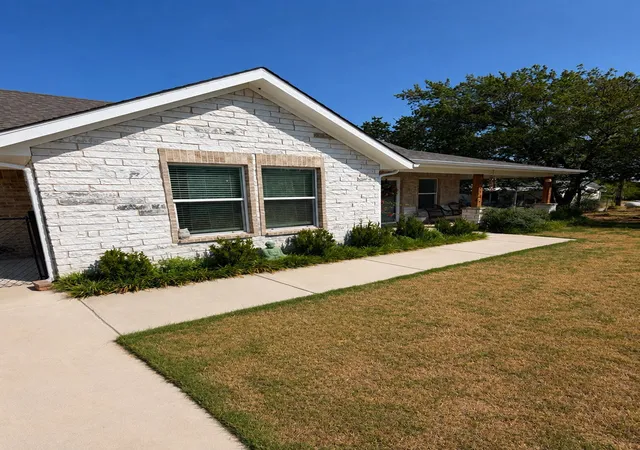 Photo 4 of Single family home for sale at 5546 Mesa Loop, Granbury, TX 76048 | MLS# 21375281 | Listing updated on 2026-09-01