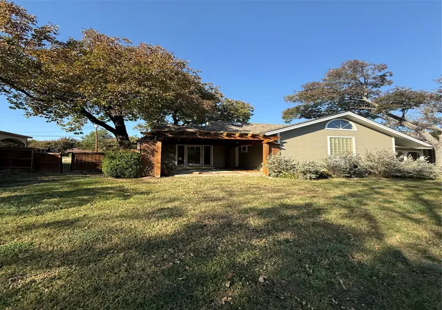 Photo 2 of Single family home for sale at 1216 Los Altos Ln, Duncanville, TX 75116 | MLS# 21375592 | Listing updated on 2026-09-03