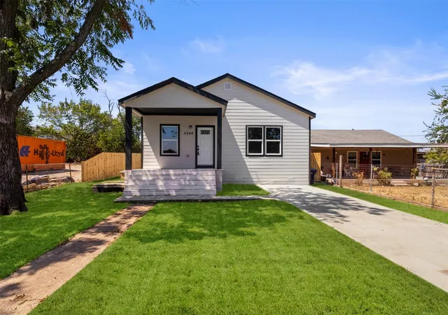 Single family home for sale at 5044 Townsend Dr, Fort Worth, TX 76115 | MLS# 21365754