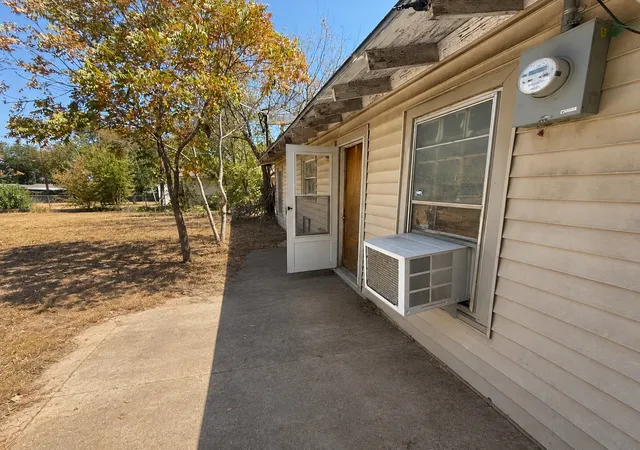 Photo 2 of Sale Pending at 2217 Nina Maria St, Fort Worth, TX 76114 | MLS# 21374606 | Listing updated on 2026-09-26