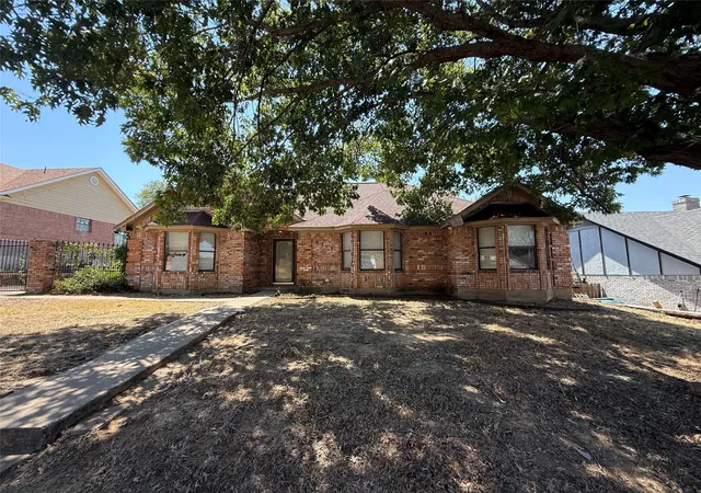 Photo 1 of Sale Pending at 6313 O Lake Dr, Fort Worth, TX 76135 | MLS# 21373615 | Listing updated on 2026-10-01