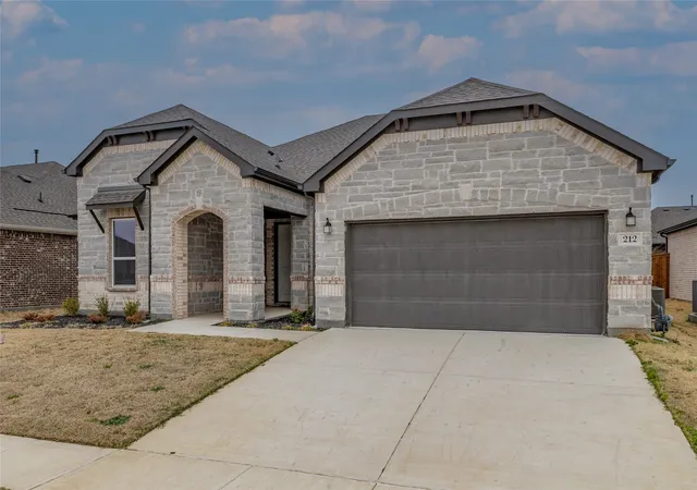 Photo 2 of Sale Pending at 212 Colvin Ln, Justin, TX 76247 | MLS# 21375622 | Listing updated on 2026-10-02