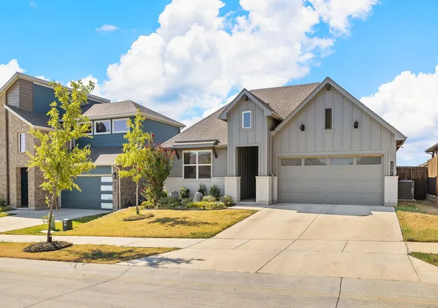 Photo 2 of Single family home for sale at 1501 Razorbill Rd, Denton, TX 76205 | MLS# 21375086 | Listing updated on 2026-09-05