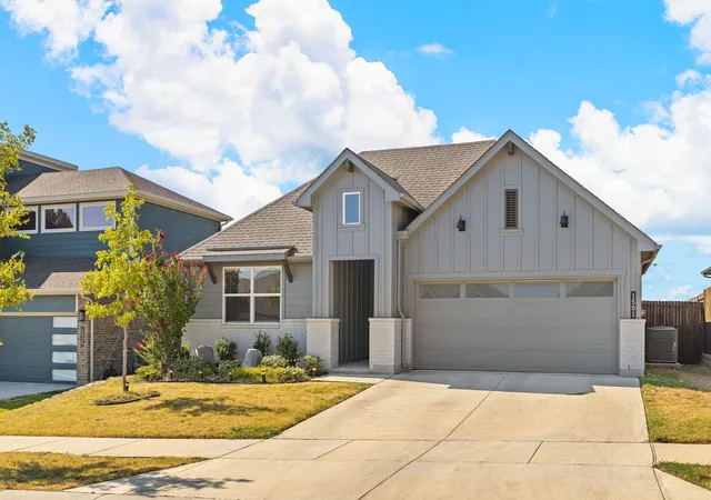 Photo 3 of Single family home for sale at 1501 Razorbill Rd, Denton, TX 76205 | MLS# 21375086 | Listing updated on 2026-09-05