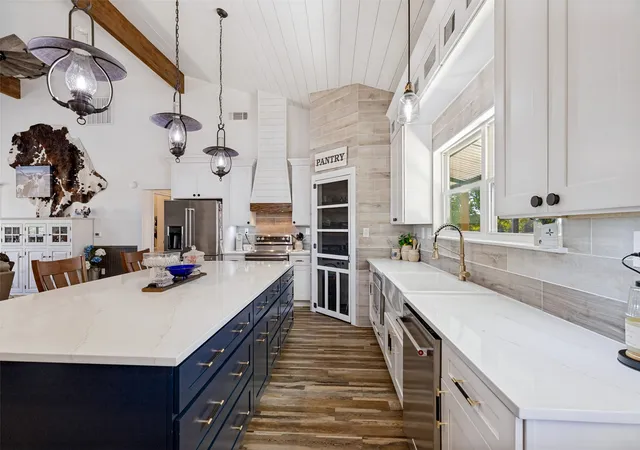 Photo 3 of Single family home for sale at 225 County Rd 286, Collinsville, TX 76233 | MLS# 21372847 | Listing updated on 2026-10-05