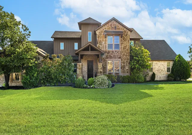 Photo 1 of Single family home for sale at 321 Bear Country Dr, Aledo, TX 76008 | MLS# 21374485 | Listing updated on 2026-10-06