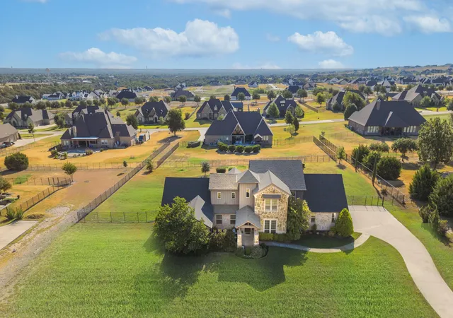 Photo 2 of Single family home for sale at 321 Bear Country Dr, Aledo, TX 76008 | MLS# 21374485 | Listing updated on 2026-10-06