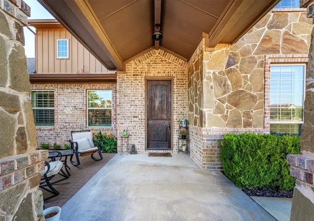 Photo 3 of Single family home for sale at 321 Bear Country Dr, Aledo, TX 76008 | MLS# 21374485 | Listing updated on 2026-10-06