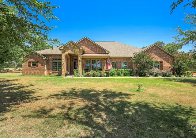 Photo 2 of Single family home for sale at 101 Sandlin Ct, Springtown, TX 76082 | MLS# 21374838 | Listing updated on 2026-10-01