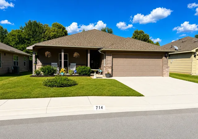 Photo 1 of Single family home for sale at 714 N Wofford St, Athens, TX 75751 | MLS# 21374379 | Listing updated on 2026-09-28