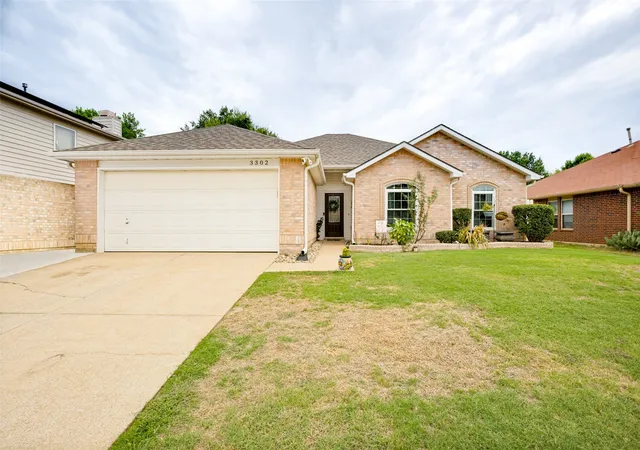 Photo 2 of Sale Pending at 3302 Cliff Oaks Dr, Corinth, TX 76210 | MLS# 21375598 | Listing updated on 2026-10-08