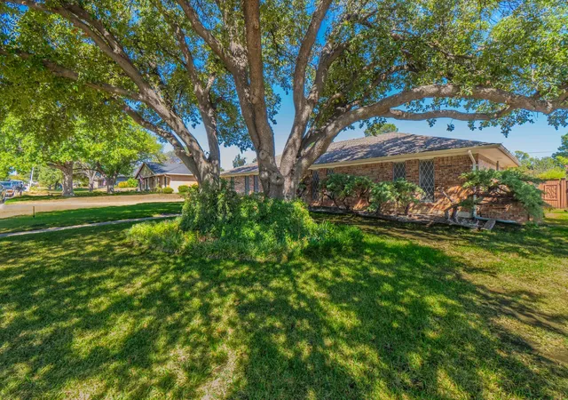 Photo 2 of Single family home for sale at 141 Villa Park Dr, Lewisville, TX 75077 | MLS# 21375658 | Listing updated on 2026-10-08