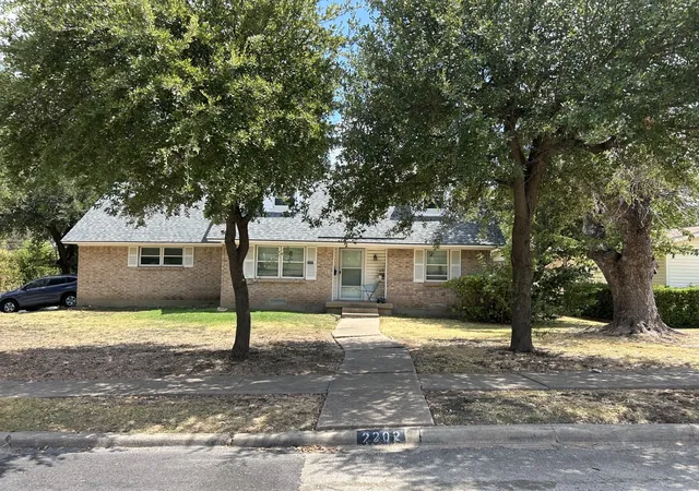 Photo 3 of Sale Pending at 2202 Candleberry Dr, Mesquite, TX 75149 | MLS# 21373542 | Listing updated on 2026-09-22