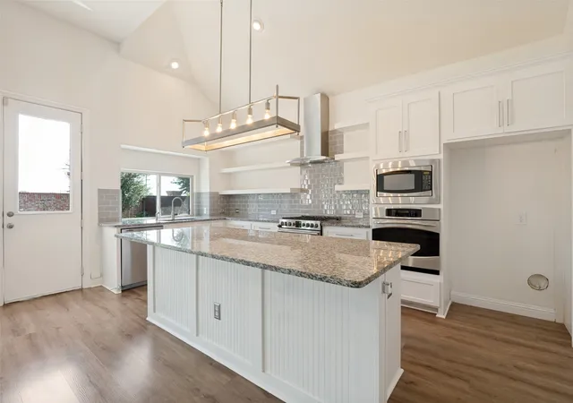 Photo 3 of Single family home for sale at 703 Waterlane Dr, Mansfield, TX 76063 | MLS# 21375704 | Listing updated on 2026-10-06