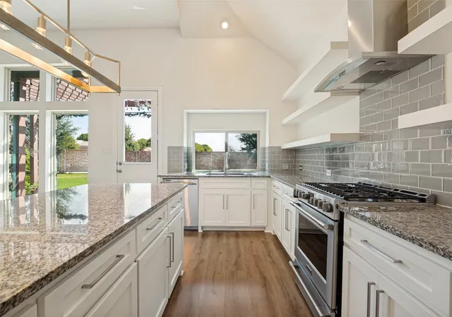 Photo 4 of Single family home for sale at 703 Waterlane Dr, Mansfield, TX 76063 | MLS# 21375704 | Listing updated on 2026-10-06