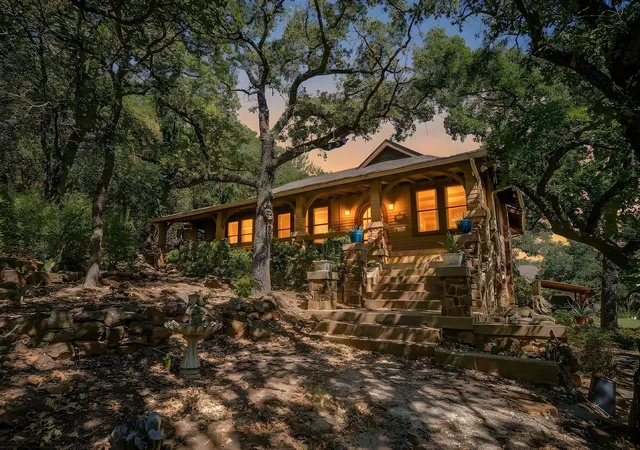 Photo 1 of Single family home for sale at 620 Nw 6th Street, Mineral Wells, TX 76067 | MLS# 21375037 | Listing updated on 2026-10-01
