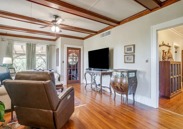Photo 3 of Single family home for sale at 620 Nw 6th Street, Mineral Wells, TX 76067 | MLS# 21375037 | Listing updated on 2026-10-01