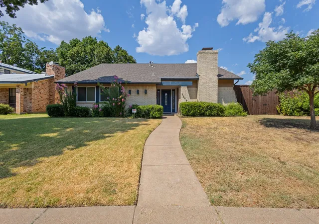 Photo 1 of Single family home for sale at 3309 E Park Blvd, Plano, TX 75074 | MLS# 21375732 | Listing updated on 2026-09-18