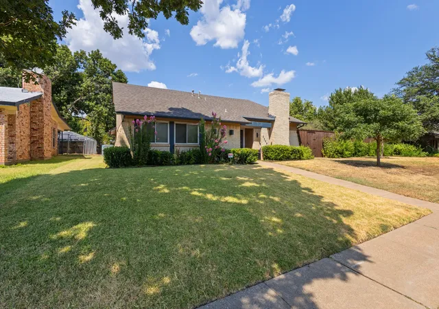 Photo 2 of Single family home for sale at 3309 E Park Blvd, Plano, TX 75074 | MLS# 21375732 | Listing updated on 2026-09-18