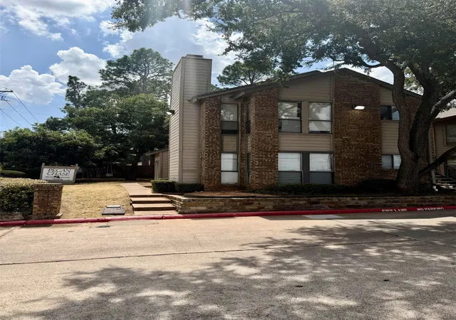 Condo for sale at 1600 Pecan Chase Cir #6, Arlington, TX 76012 | MLS# 21375062