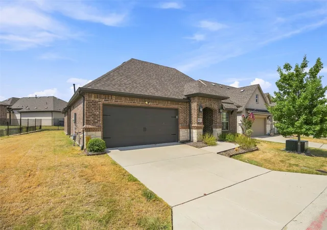 Photo 2 of Single family home for sale at 815 Rio Vista Ln, Rockwall, TX 75087 | MLS# 21375204 | Listing updated on 2026-09-02