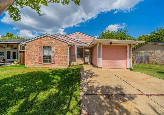 Single family home for sale at 2031 Sharpshire Ln, Arlington, TX 76014 | MLS# 21375792