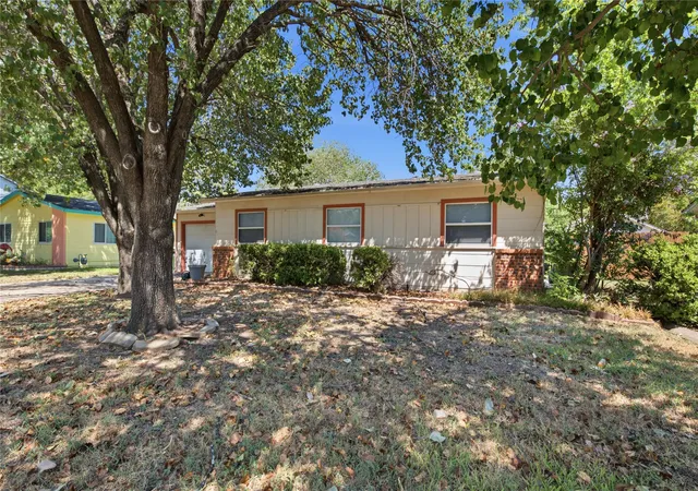 Photo 2 of Single family home for sale at 740 Thomas Ave, Hurst, TX 76053 | MLS# 21375020 | Listing updated on 2026-10-09