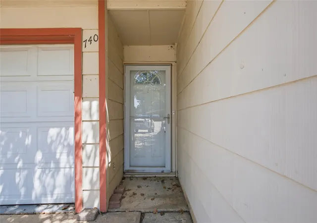 Photo 3 of Single family home for sale at 740 Thomas Ave, Hurst, TX 76053 | MLS# 21375020 | Listing updated on 2026-10-09