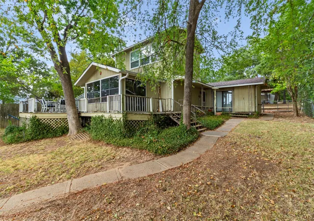 Photo 1 of Sale Pending at 142 Lowe Dr, Mabank, TX 75156 | MLS# 21375325 | Listing updated on 2026-10-05