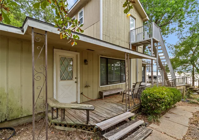 Photo 2 of Sale Pending at 142 Lowe Dr, Mabank, TX 75156 | MLS# 21375325 | Listing updated on 2026-10-05