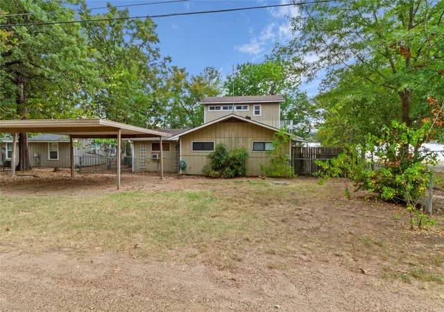 Photo 3 of Sale Pending at 142 Lowe Dr, Mabank, TX 75156 | MLS# 21375325 | Listing updated on 2026-10-05