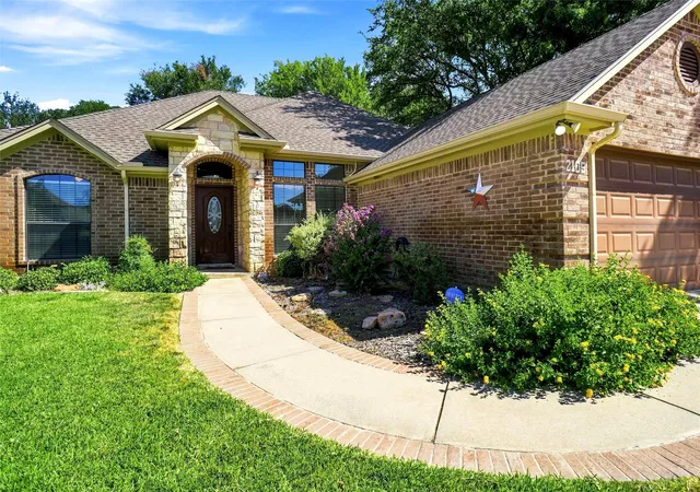 Photo 3 of Single family home for sale at 2105 Fair Oaks Dr, Bridgeport, TX 76426 | MLS# 21375012 | Listing updated on 2026-09-29