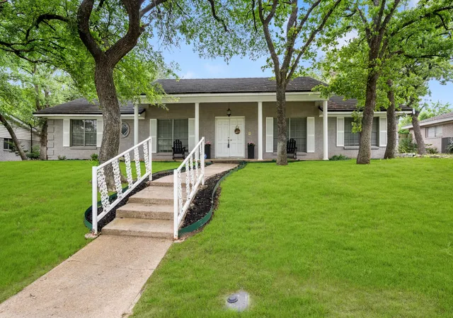 Photo 1 of Single family home for sale at 1804 W Cedar Elm Dr, Arlington, TX 76012 | MLS# 21371086 | Listing updated on 2026-10-08