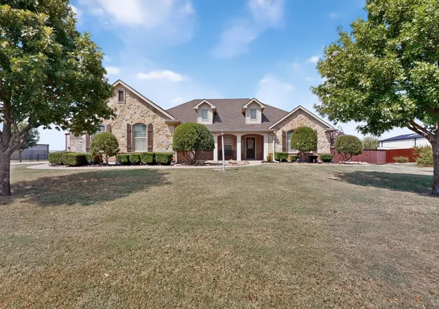 Photo 2 of Single family home for sale at 320 Brooks Dr, Nevada, TX 75173 | MLS# 21372234 | Listing updated on 2026-10-07
