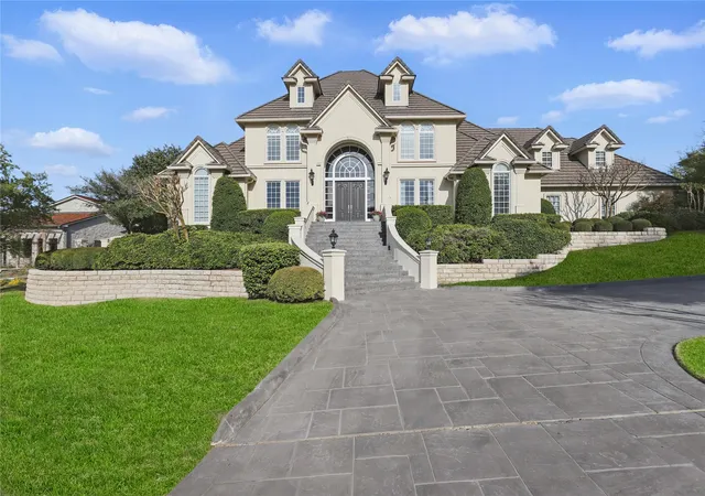 Photo 1 of Mansion for sale at 6800 Oak Hl Dr, Fort Worth, TX 76132 | MLS# 21375618 | Listing updated on 2026-09-03