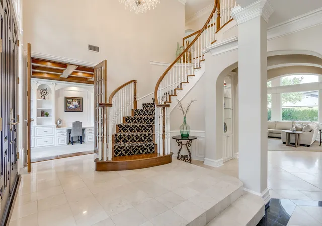 Photo 3 of Single family home for sale at 6800 Oak Hl Dr, Fort Worth, TX 76132 | MLS# 21375618 | Listing updated on 2026-09-03