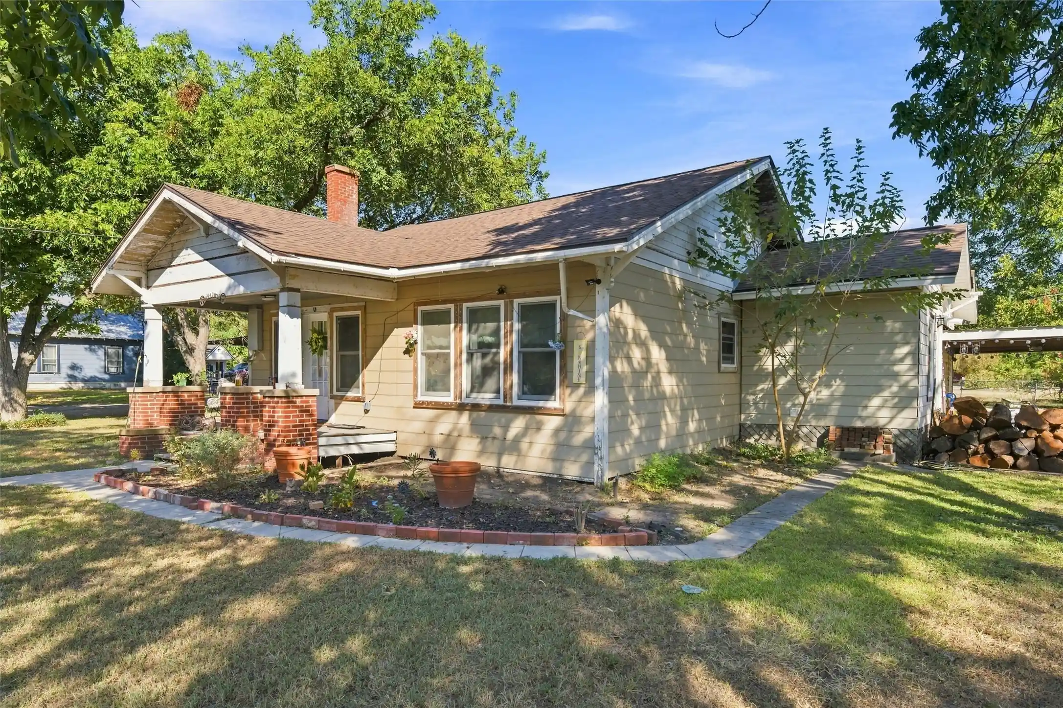 Photo 1 of Sale Pending at 202 E Avenue, Rosebud, TX 76570 | MLS# 21374819 | Listing updated on 2026-10-29
