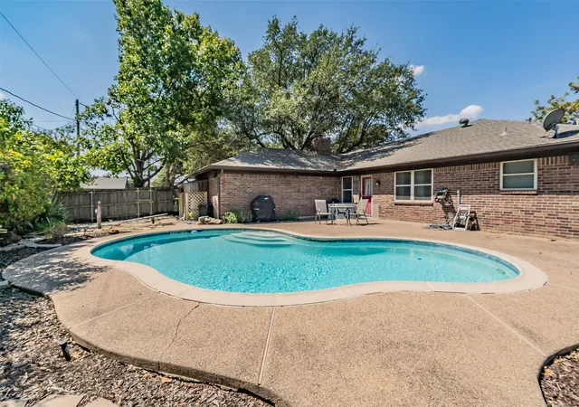 Photo 2 of Single family home for sale at 5500 Meadow Oak St, North Richland Hills, TX 76180 | MLS# 21373621 | Listing updated on 2026-10-04
